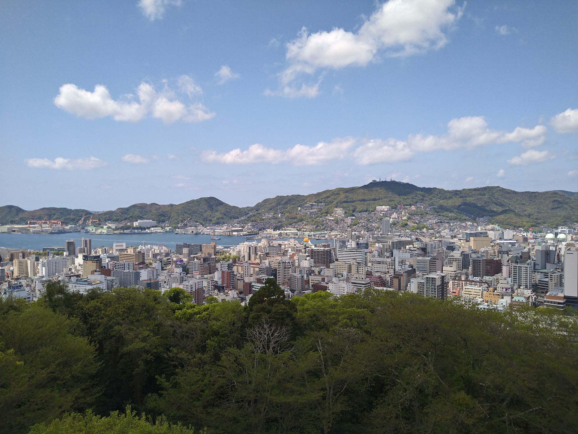 長崎県長崎市の風頭公園の展望台からの景色、2枚目です。