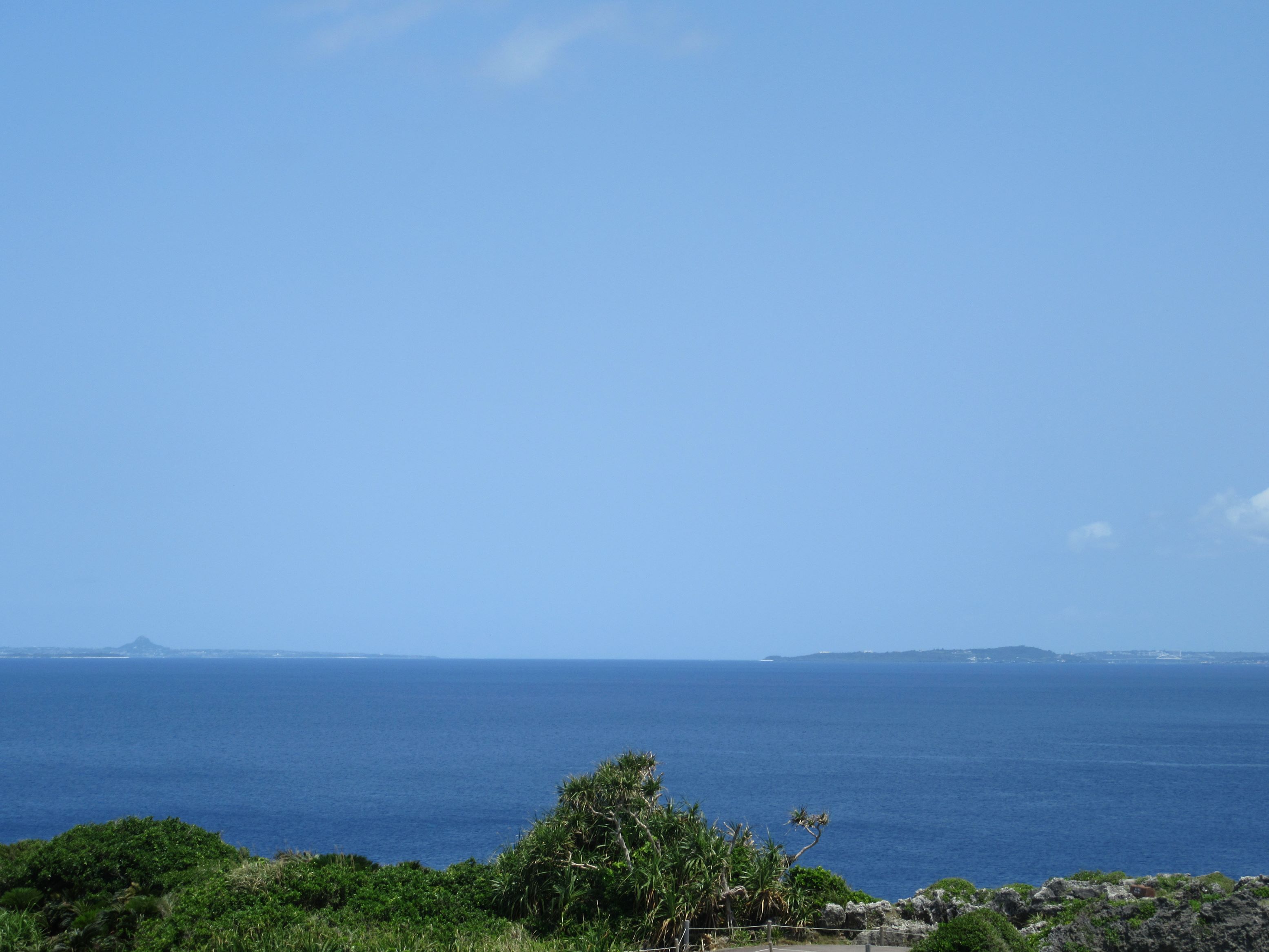 万座毛付近で撮影した、沖縄の海。