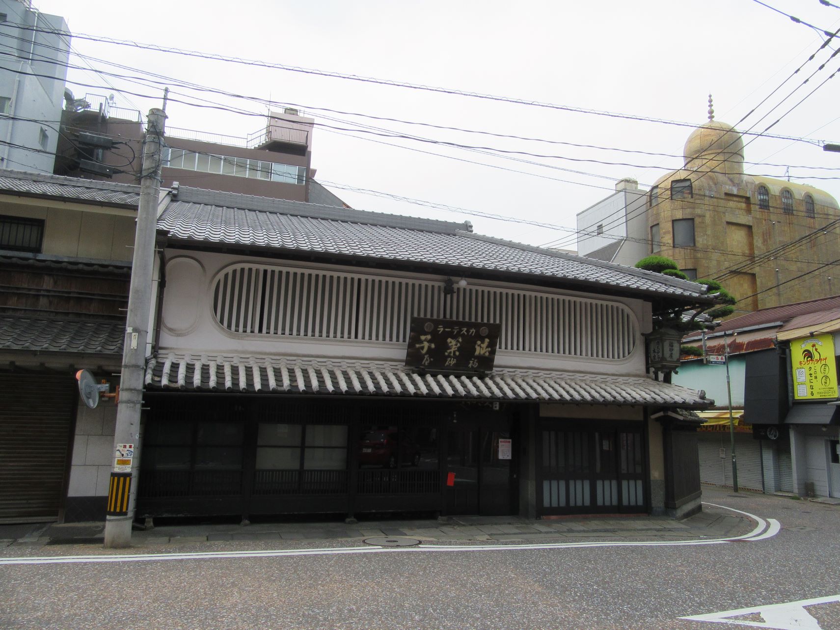 長崎市船大工町にある、カステラ本家福砂屋の本店。