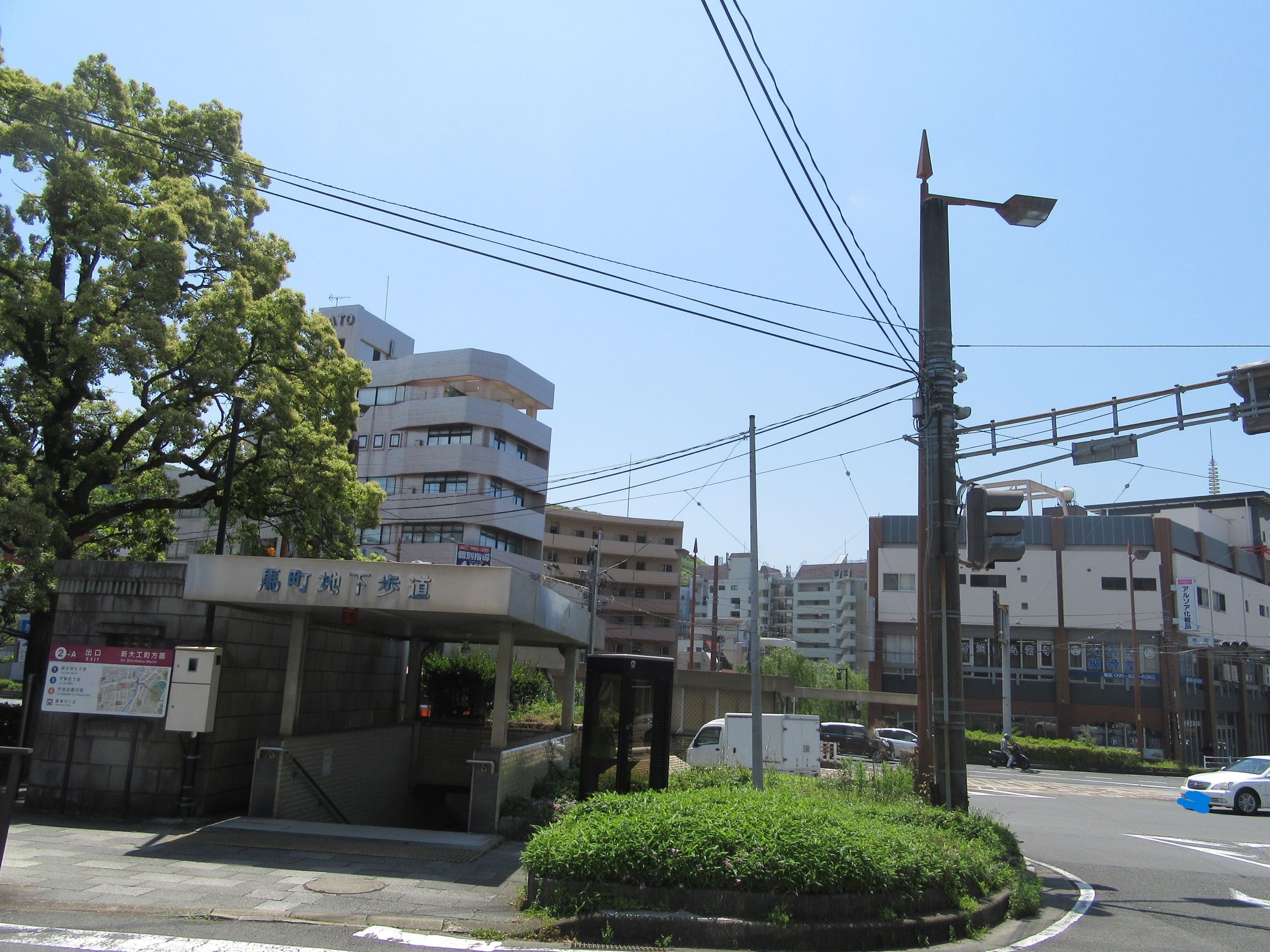 長崎県長崎市・馬町地下歩道入口。