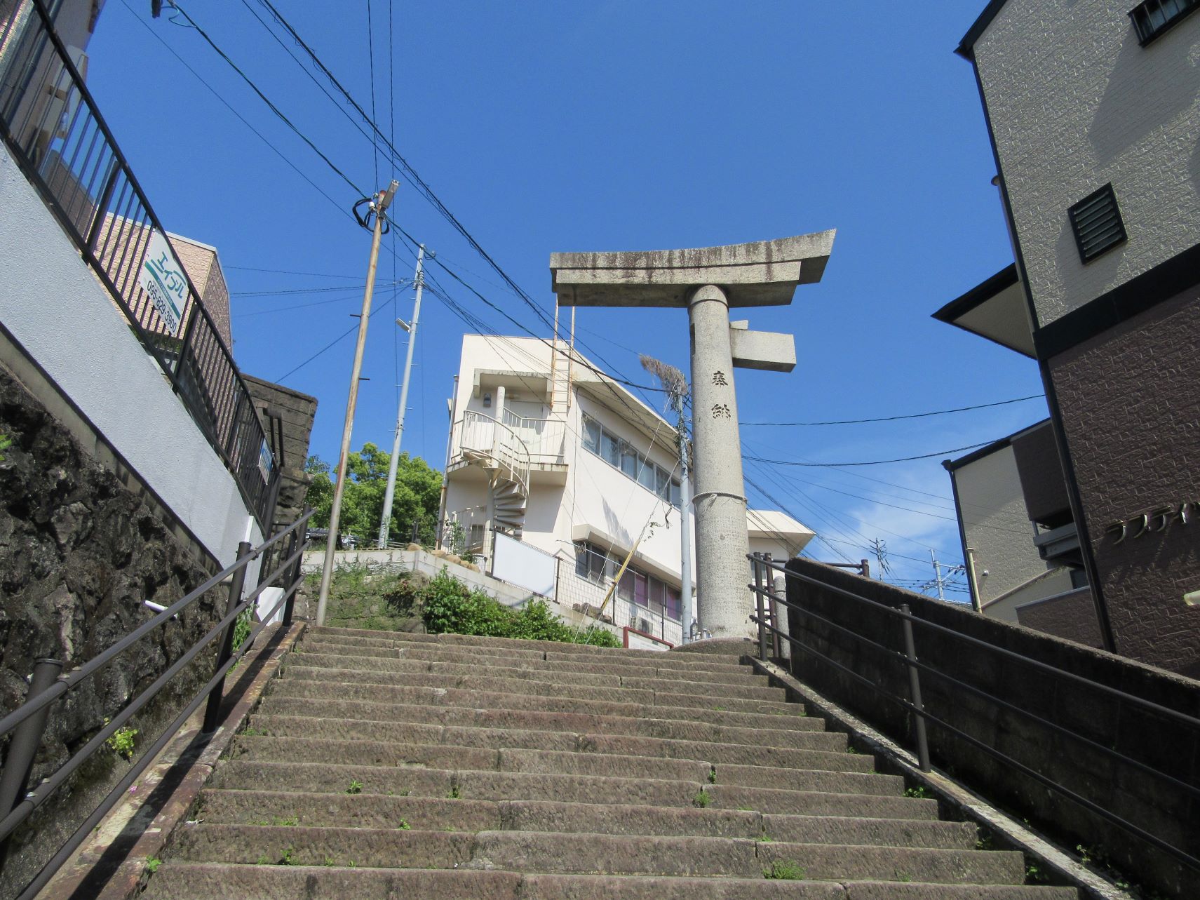長崎市の山王神社の片足鳥居。