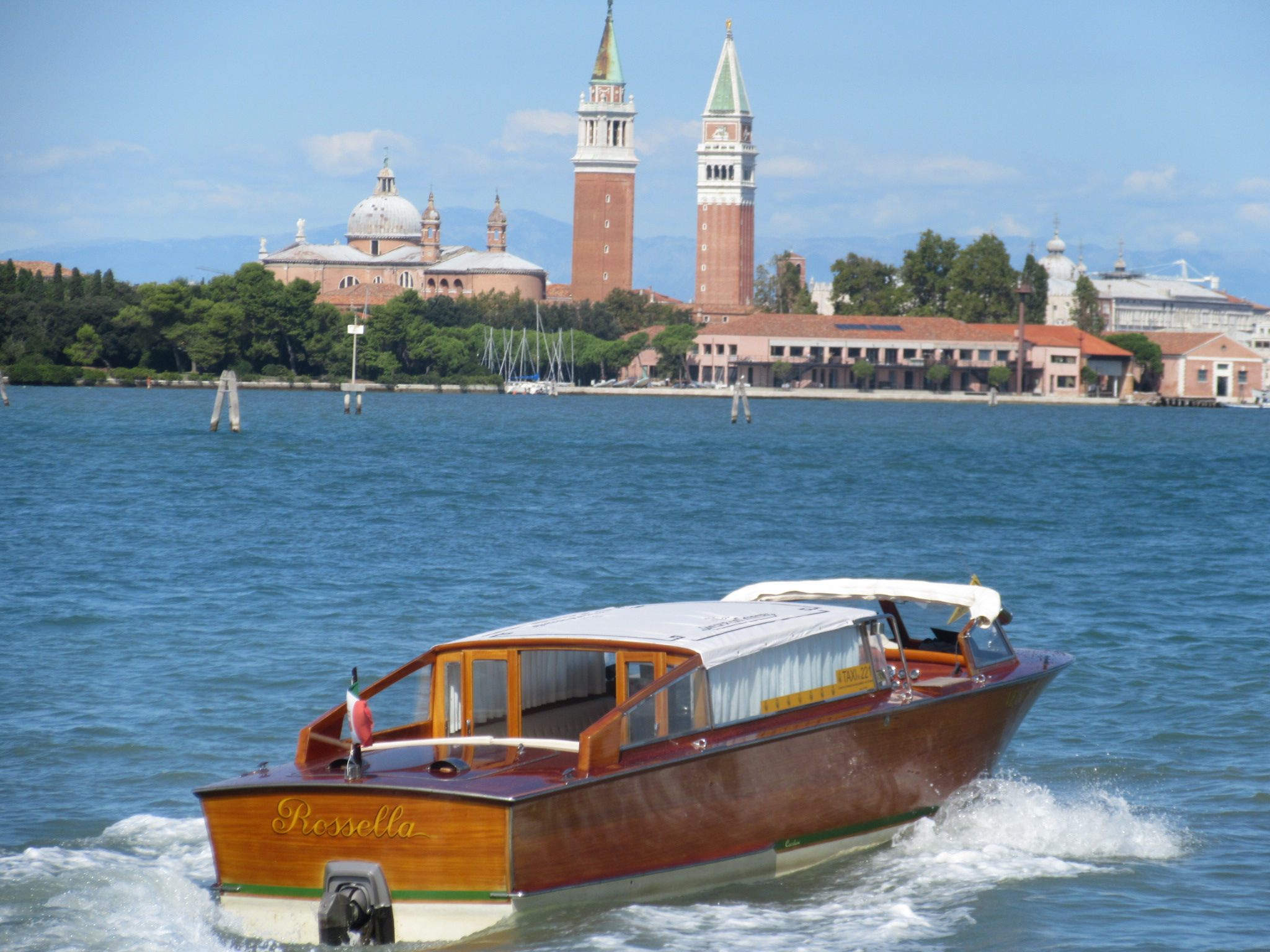 イタリア・ヴェネツィアに留学した際に撮影したボートの写真です。