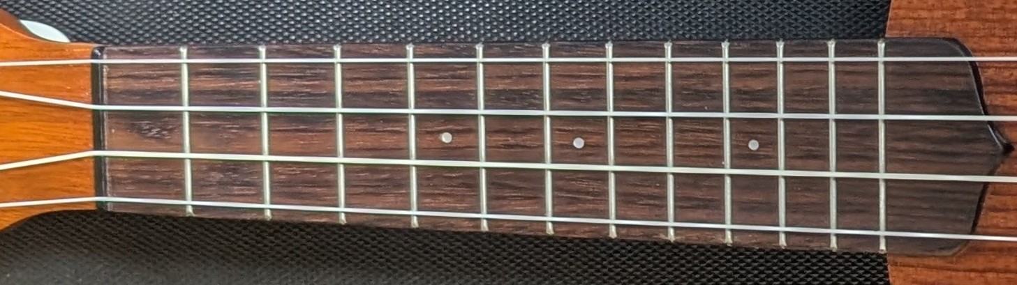 ソプラノウクレレ Famous FS-3の指板。