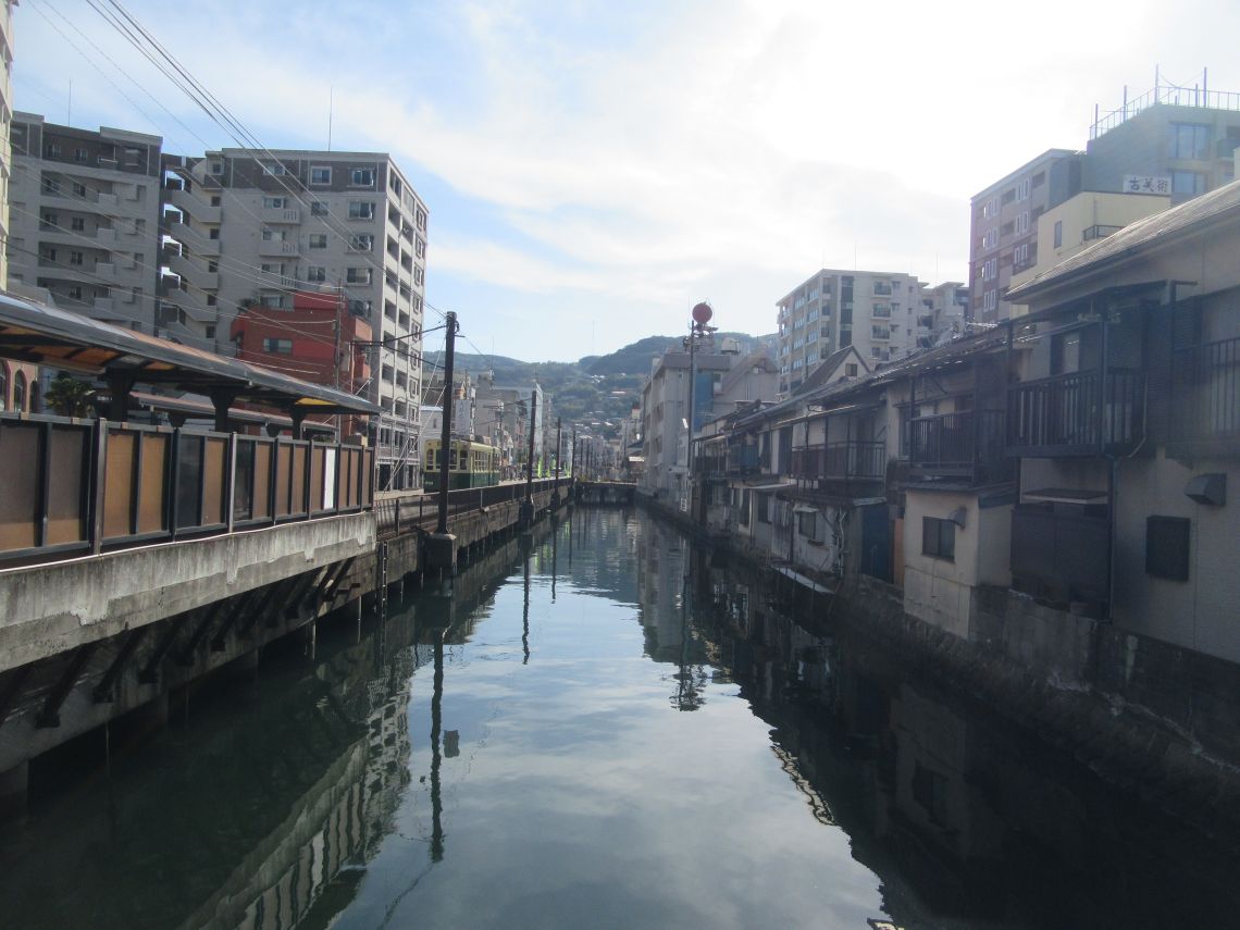 長崎市の大浦天主堂電停付近の風景。