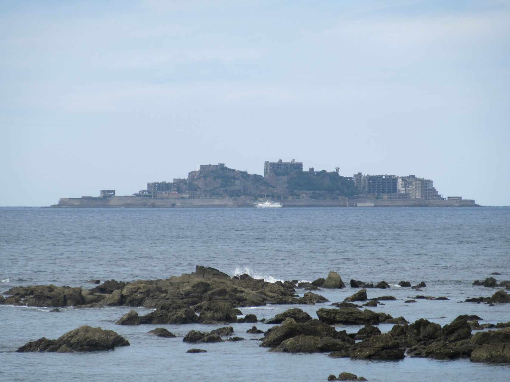長崎市の端島（軍艦島）。